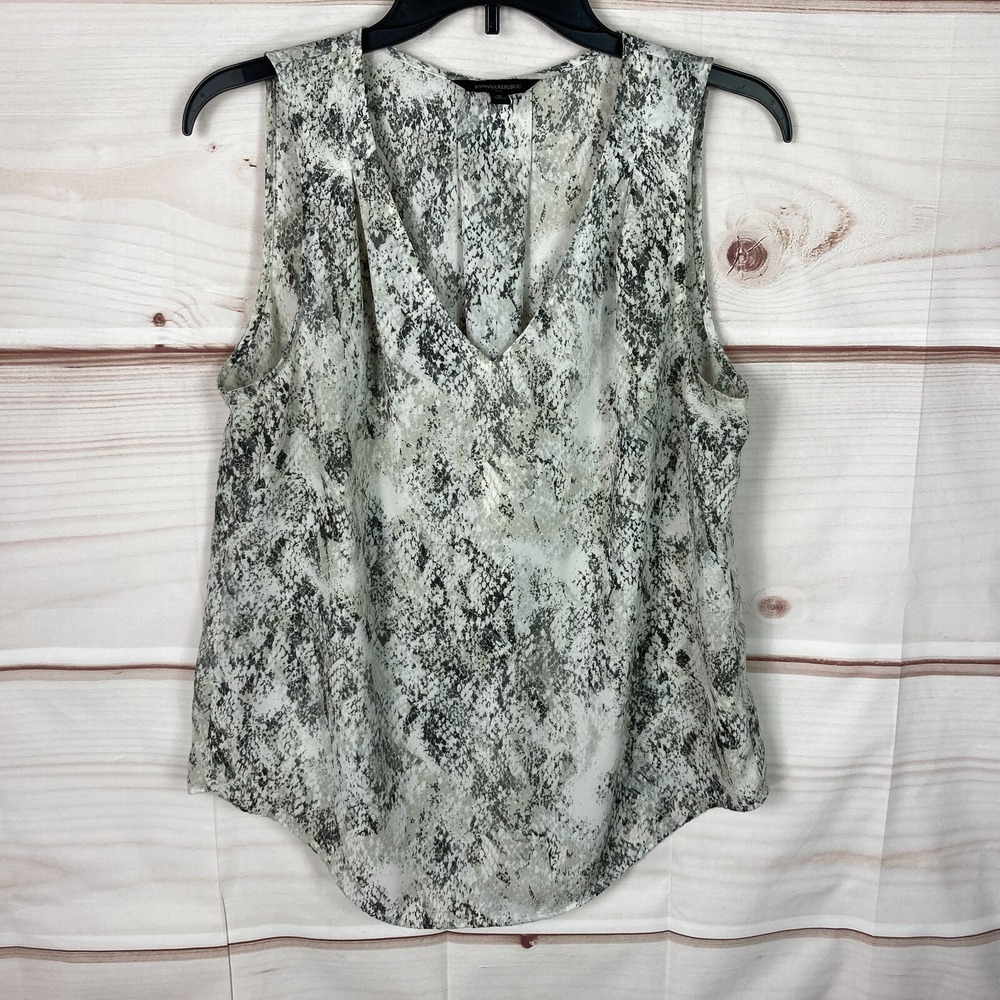 Banana Republic Top Womens M Gray Snakeskin Sleeveless V-Neck Blouse Tank Woven